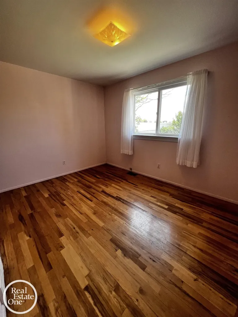37223 Barrington Drive Sterling Heights City MI 48312