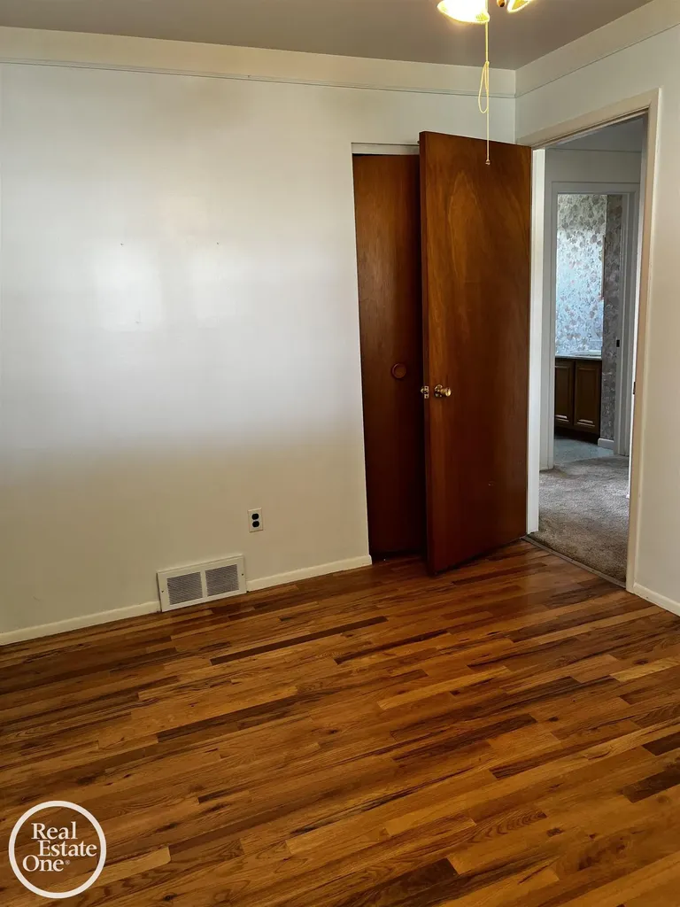 37223 Barrington Drive Sterling Heights City MI 48312