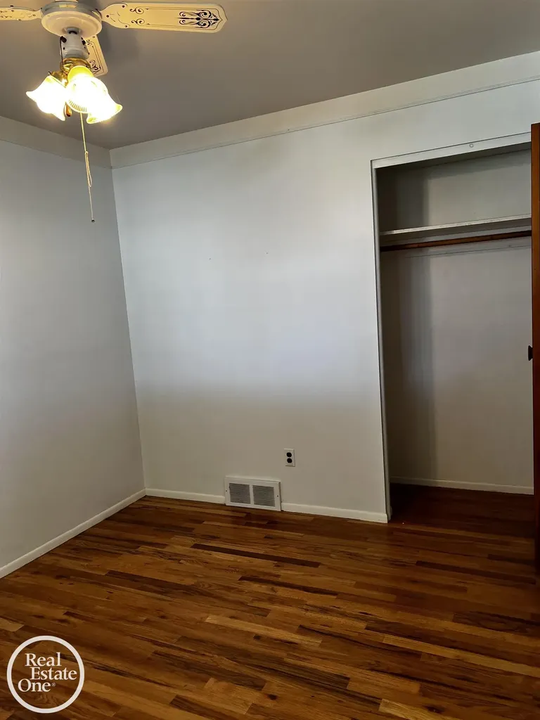 37223 Barrington Drive Sterling Heights City MI 48312