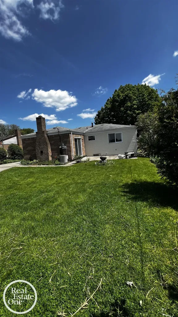37223 Barrington Drive Sterling Heights City MI 48312