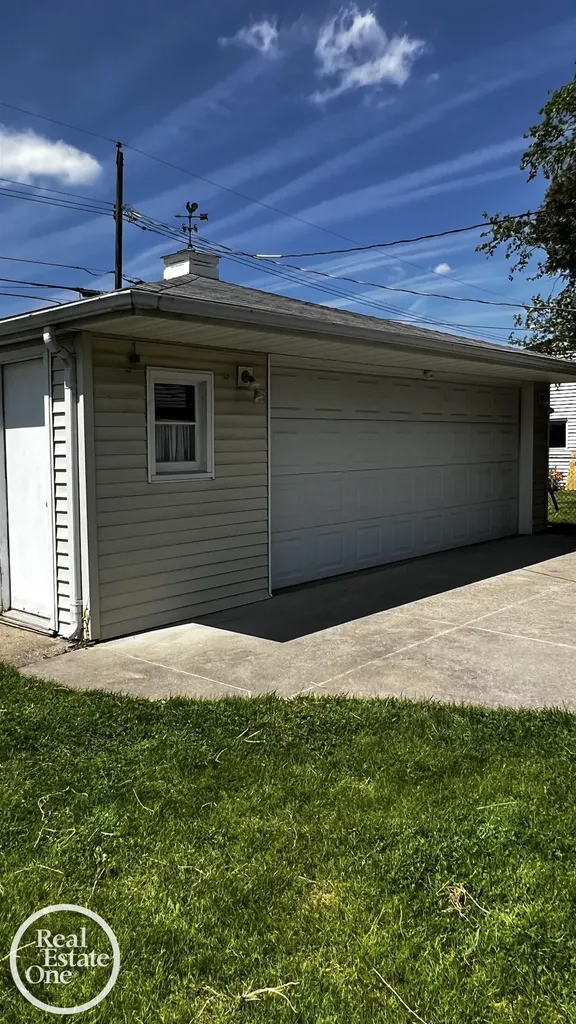 37223 Barrington Drive Sterling Heights City MI 48312