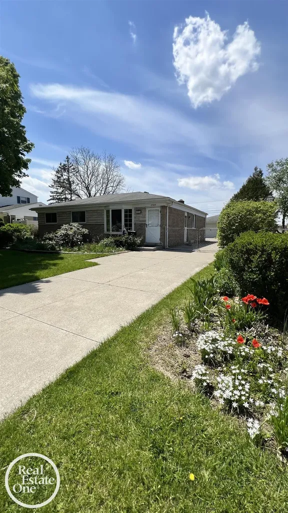 37223 Barrington Drive Sterling Heights City MI 48312