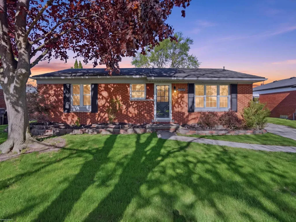 35323 Simco Drive Clinton Charter Township MI 48035