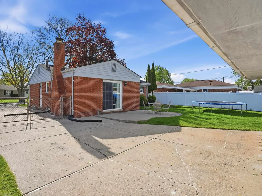 35323 Simco Drive Clinton Charter Township MI 48035