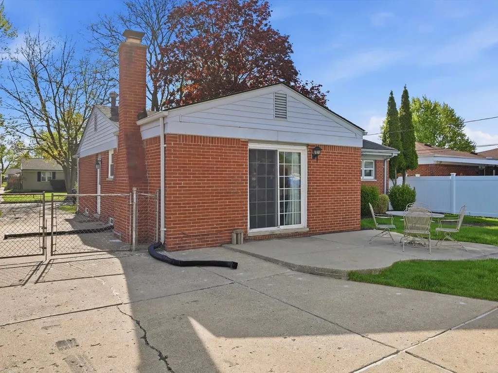35323 Simco Drive Clinton Charter Township MI 48035
