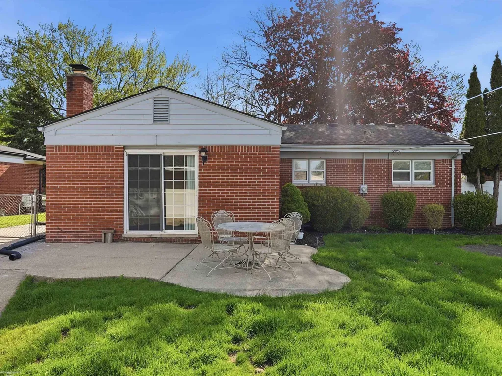 35323 Simco Drive Clinton Charter Township MI 48035