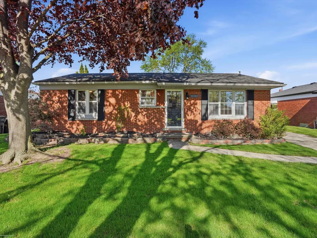 35323 Simco Drive Clinton Charter Township MI 48035