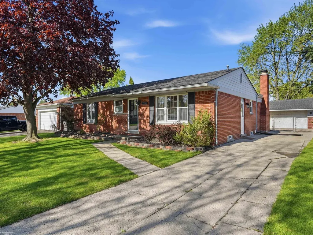 35323 Simco Drive Clinton Charter Township MI 48035