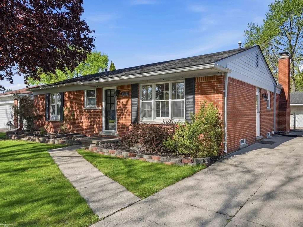 35323 Simco Drive Clinton Charter Township MI 48035