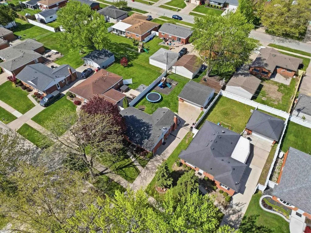 35323 Simco Drive Clinton Charter Township MI 48035