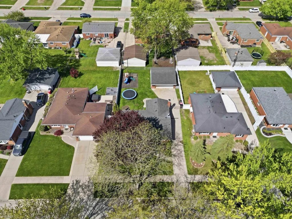 35323 Simco Drive Clinton Charter Township MI 48035