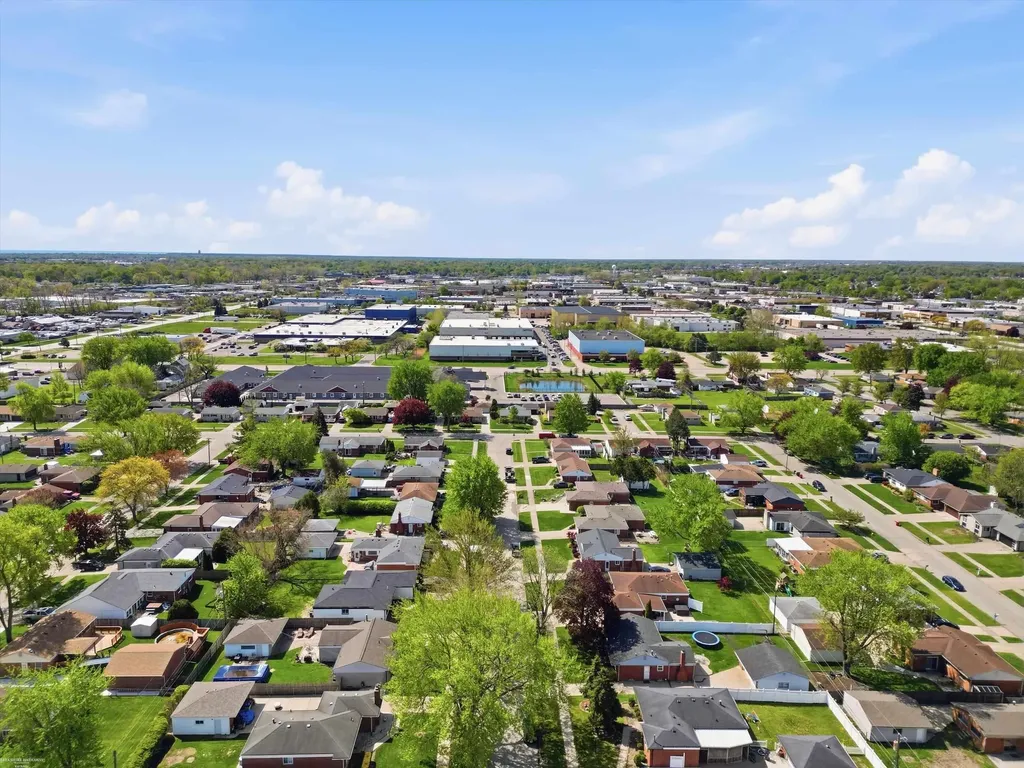 35323 Simco Drive Clinton Charter Township MI 48035
