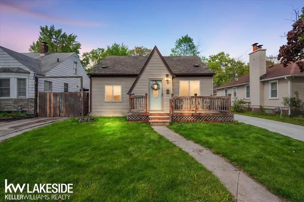 20511 Kenosha Street Harper Woods City MI 48225