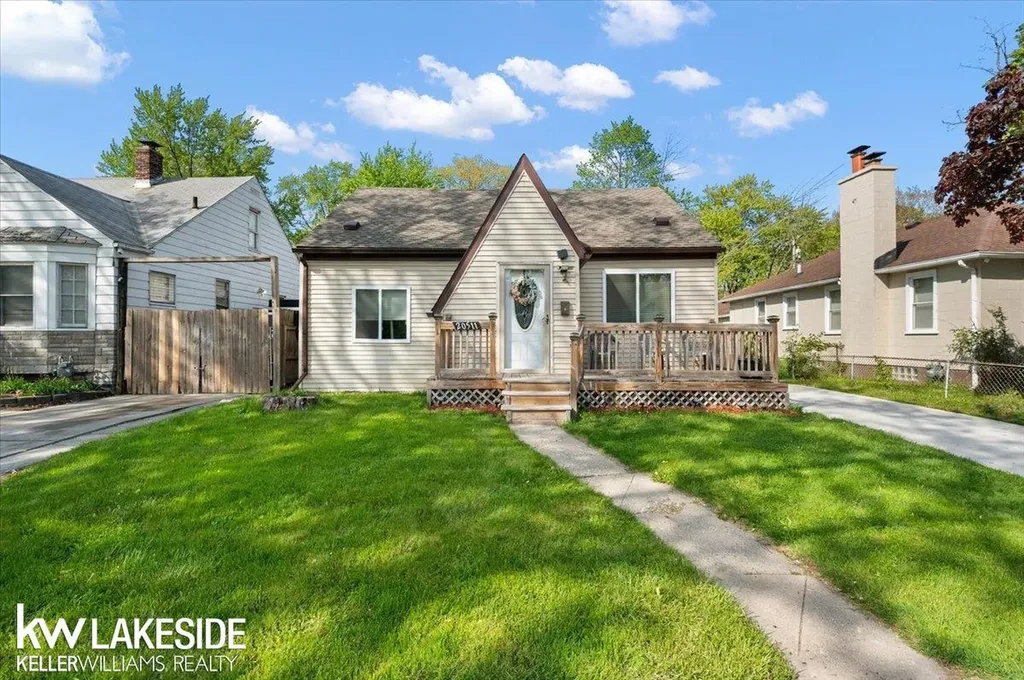 20511 Kenosha Street Harper Woods City MI 48225