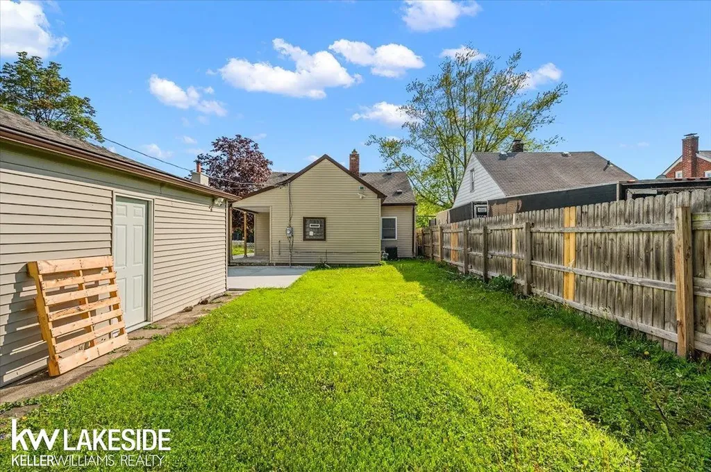 20511 Kenosha Street Harper Woods City MI 48225