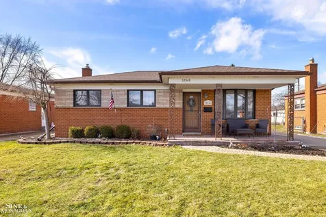 32549 Gloede Drive Warren City MI 48088