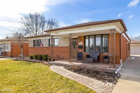 32549 Gloede Drive Warren City MI 48088