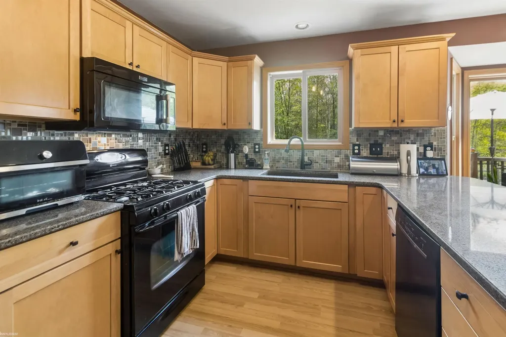 6527 Genaw Road Clay Township MI 48001