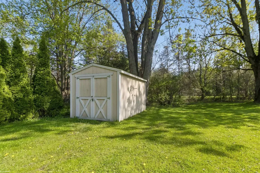 6527 Genaw Road Clay Township MI 48001