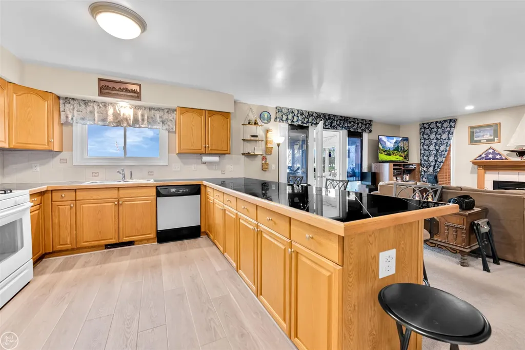 37330 Lakeshore Drive Harrison Charter Township MI 48045