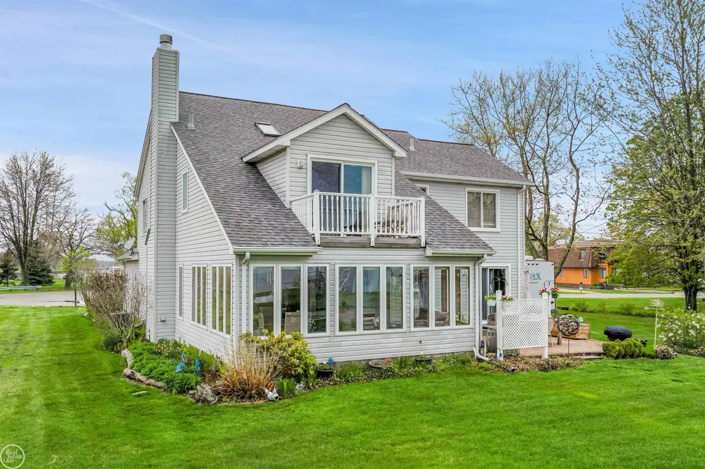 37330 Lakeshore Drive Harrison Charter Township MI 48045