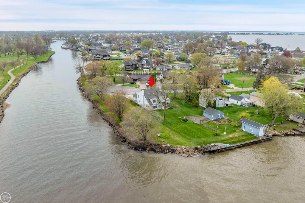 37330 Lakeshore Drive Harrison Charter Township MI 48045