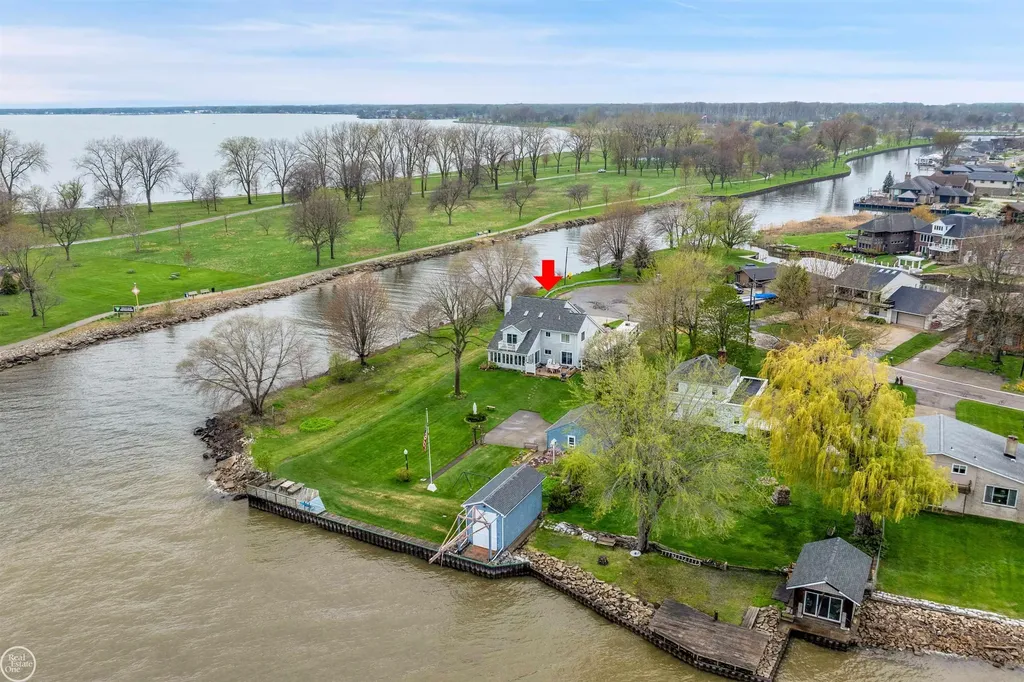 37330 Lakeshore Drive Harrison Charter Township MI 48045