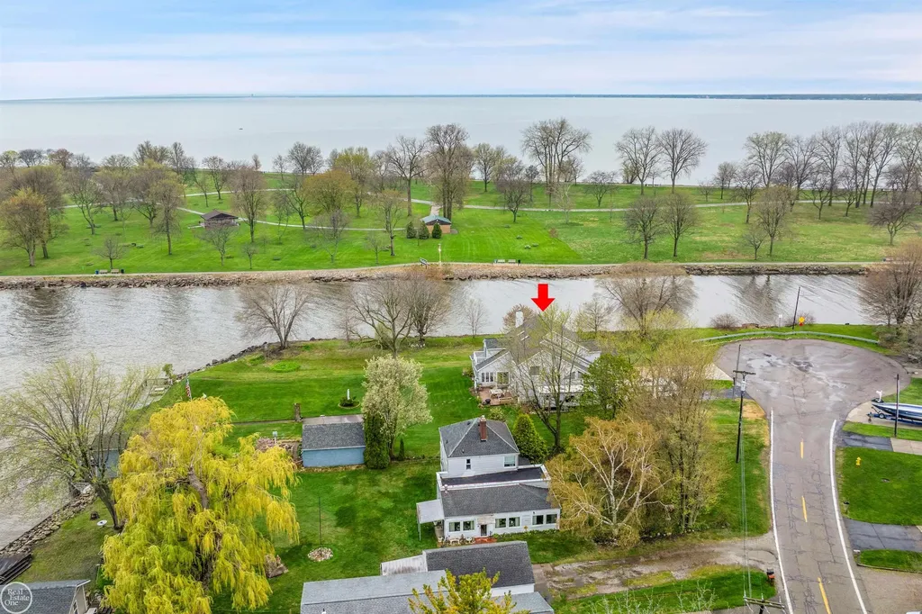 37330 Lakeshore Drive Harrison Charter Township MI 48045
