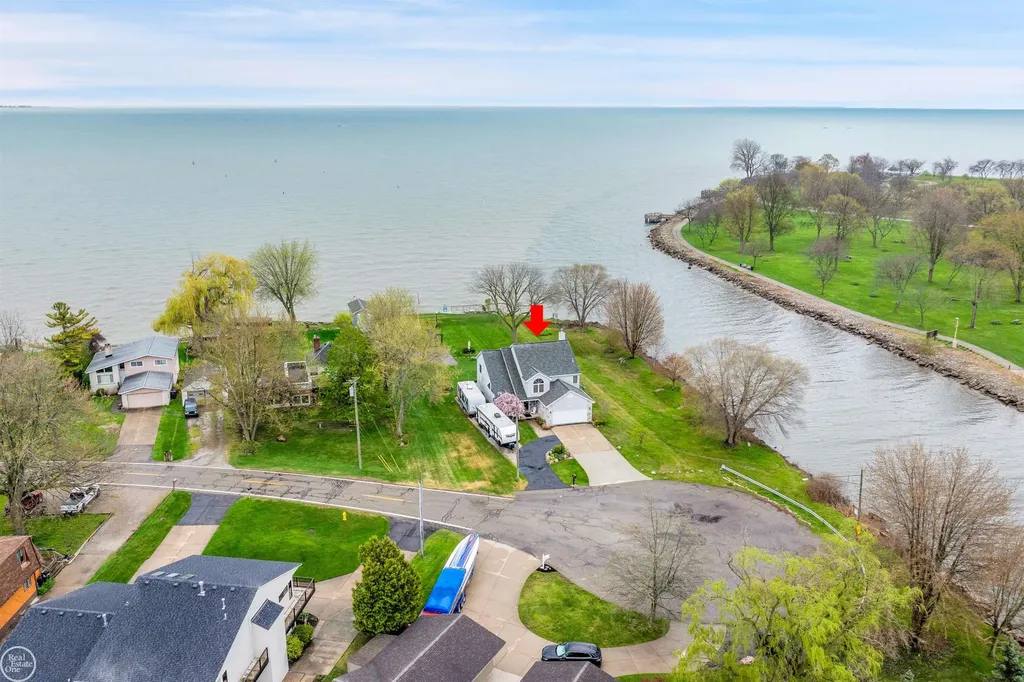37330 Lakeshore Drive Harrison Charter Township MI 48045