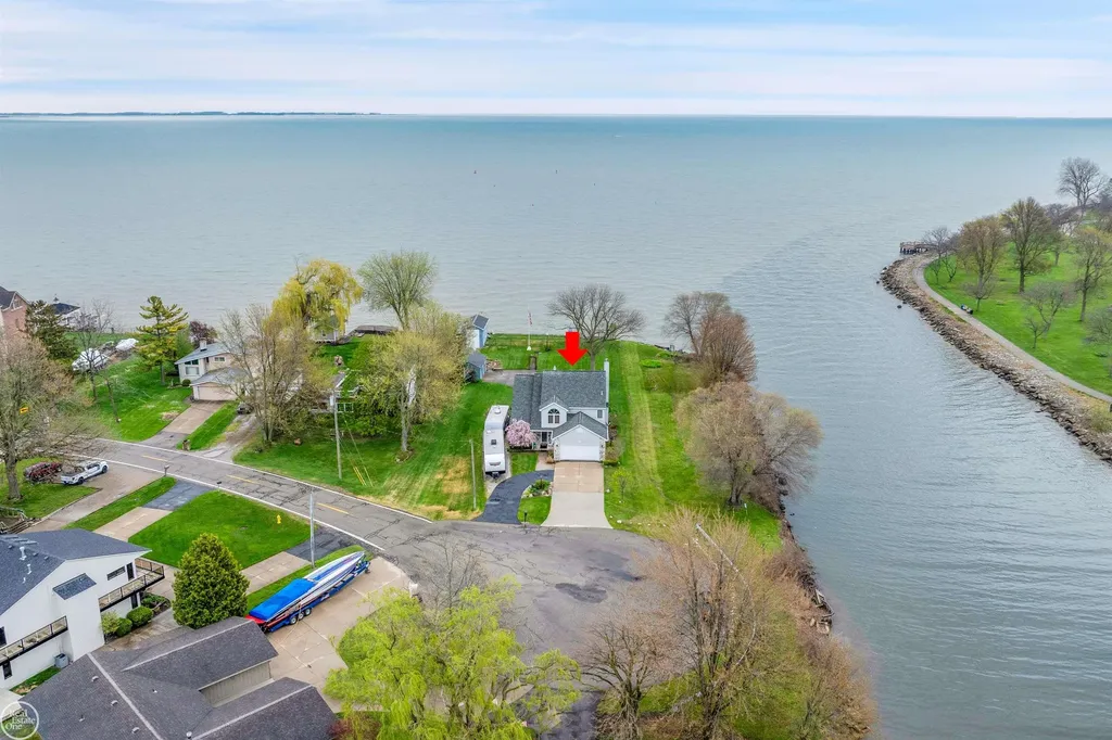 37330 Lakeshore Drive Harrison Charter Township MI 48045
