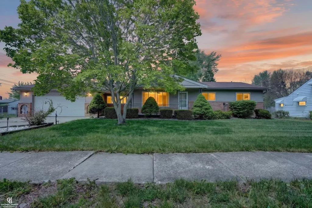 24099 Pingree Avenue Warren City MI 48089