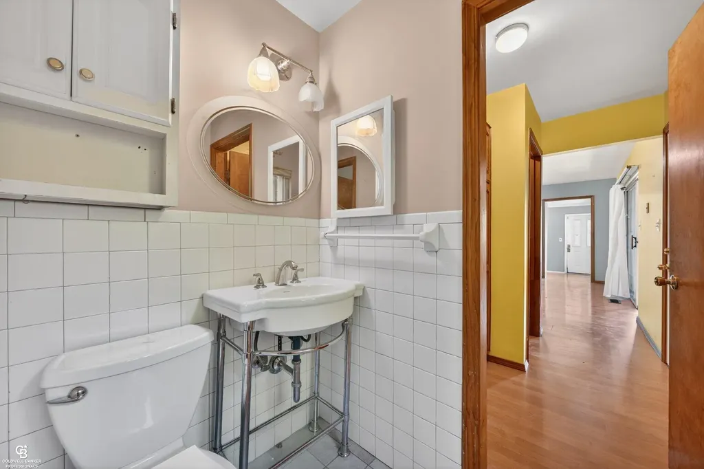 24099 Pingree Avenue Warren City MI 48089