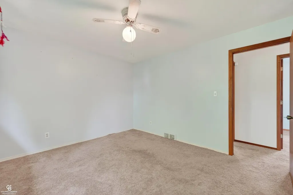 24099 Pingree Avenue Warren City MI 48089