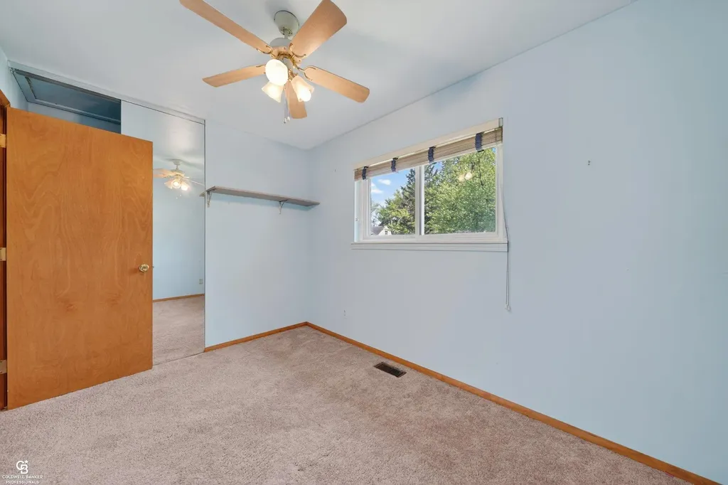 24099 Pingree Avenue Warren City MI 48089