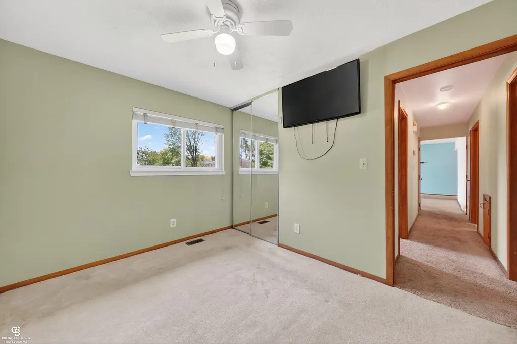 24099 Pingree Avenue Warren City MI 48089