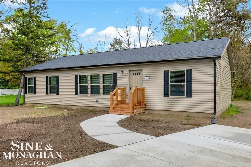 2060 Washington Street Algonac City MI 48001