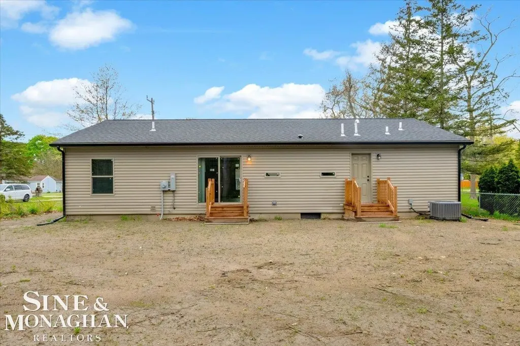2060 Washington Street Algonac City MI 48001