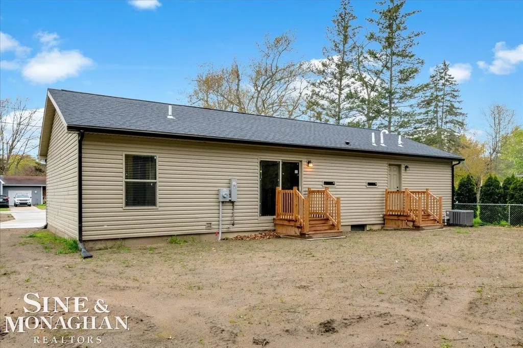 2060 Washington Street Algonac City MI 48001