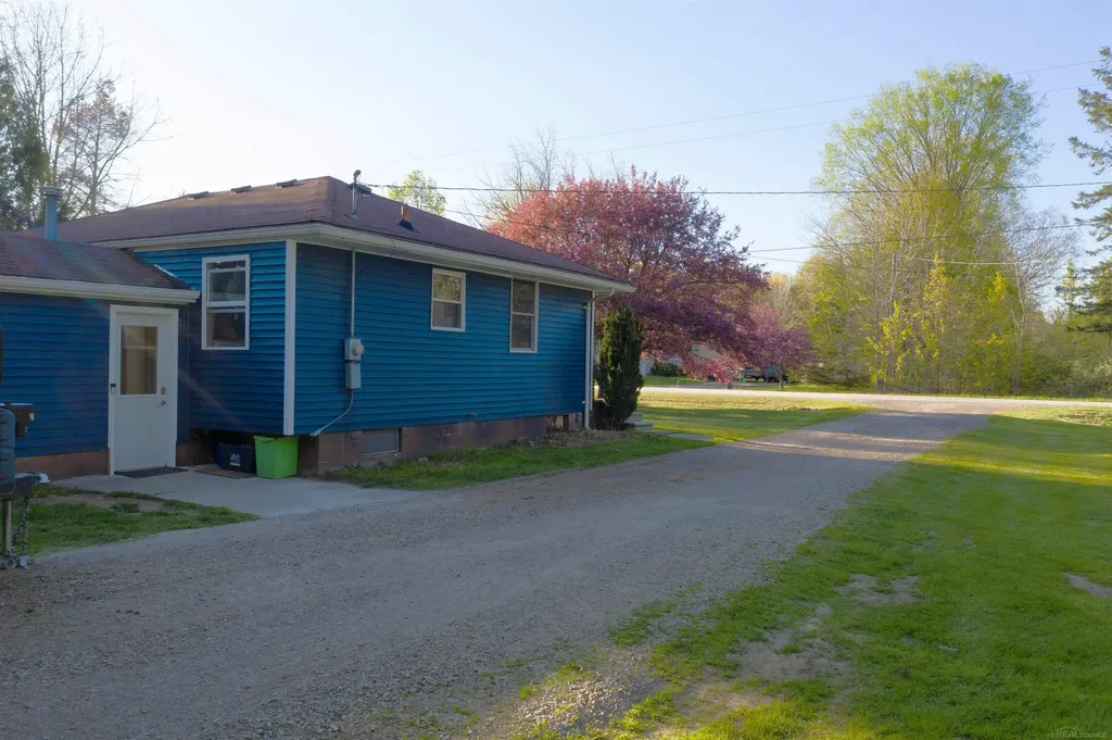 5219 Remer Road China Township MI 48054