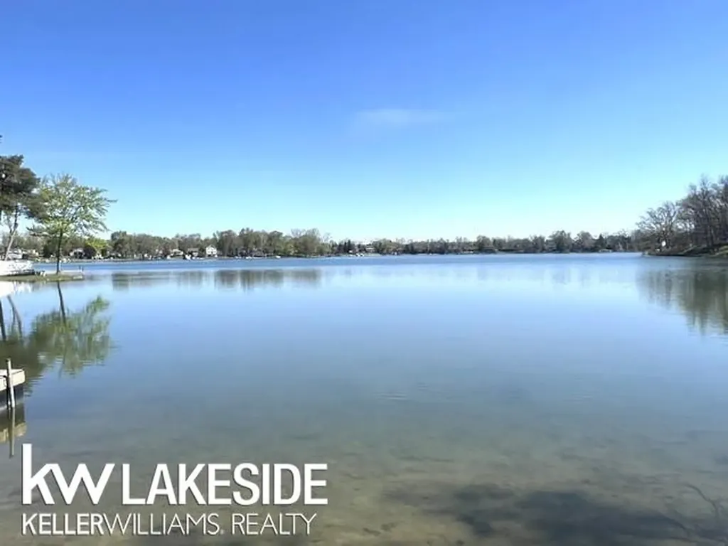 1576 Bayview St Street Lake Orion Village MI 48362