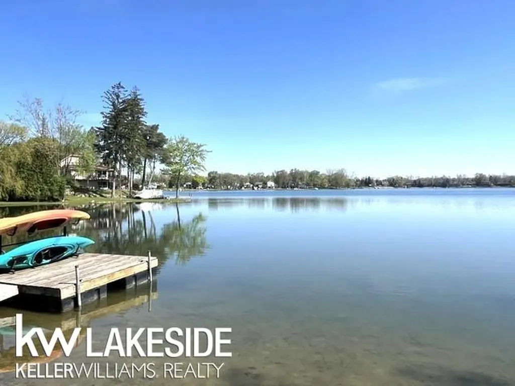 1576 Bayview St Street Lake Orion Village MI 48362