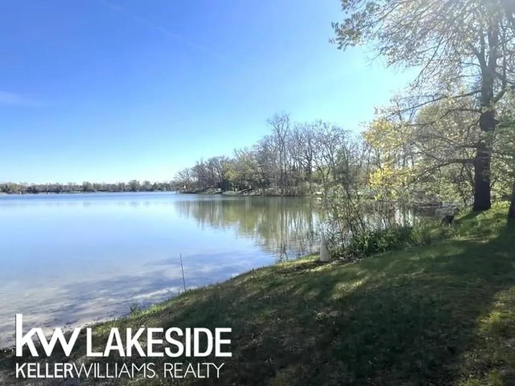 1576 Bayview St Street Lake Orion Village MI 48362