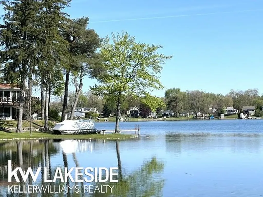 1576 Bayview St Street Lake Orion Village MI 48362