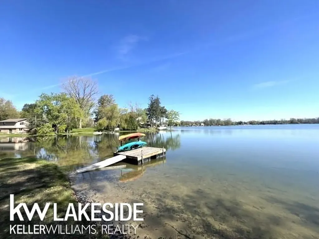 1576 Bayview St Street Lake Orion Village MI 48362