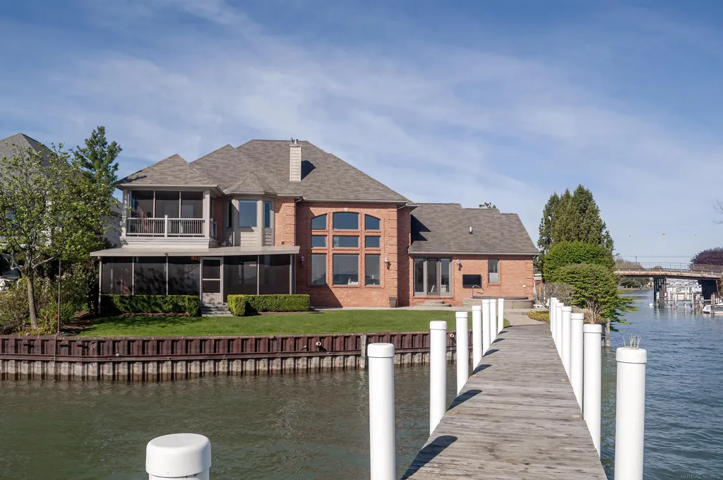41614 Conger Bay Street Harrison Charter Township MI 48045
