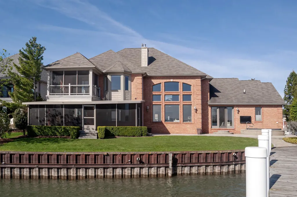 41614 Conger Bay Street Harrison Charter Township MI 48045