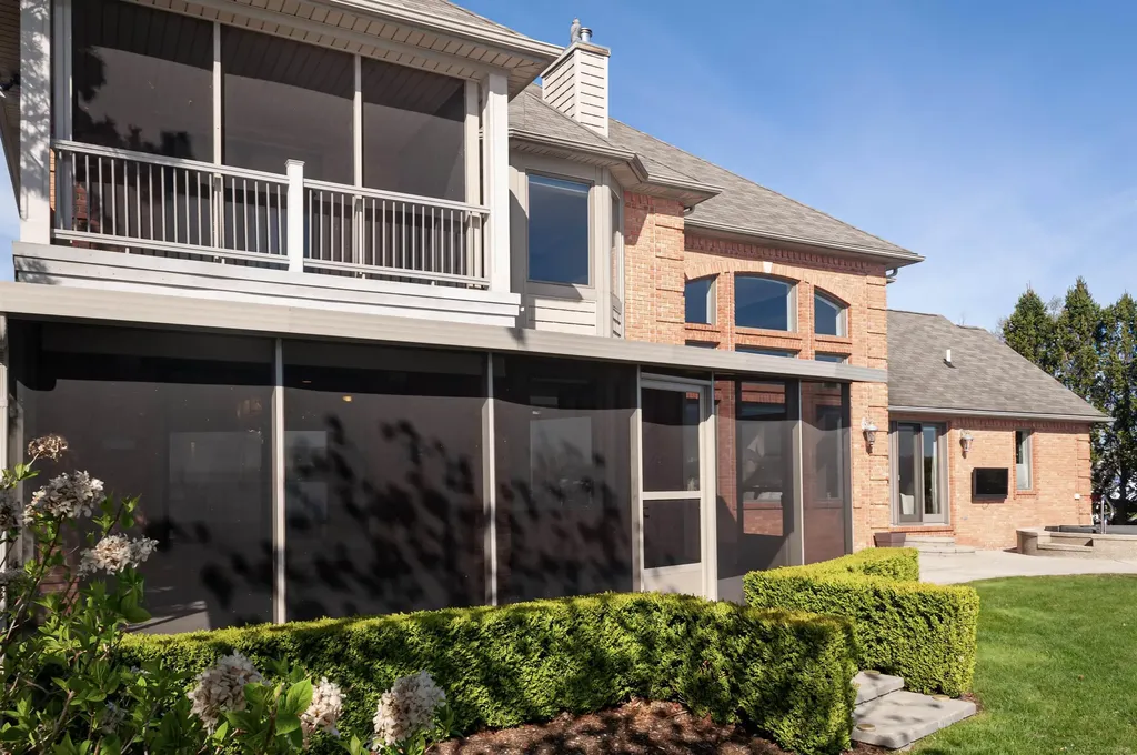 41614 Conger Bay Street Harrison Charter Township MI 48045