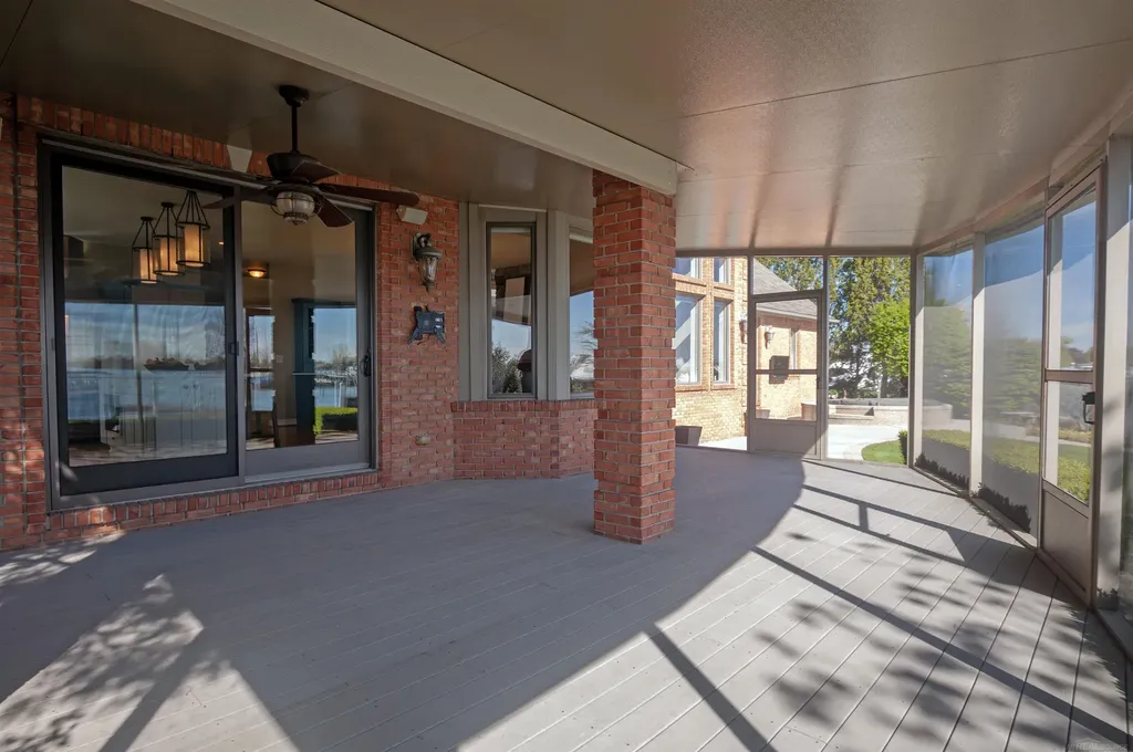 41614 Conger Bay Street Harrison Charter Township MI 48045