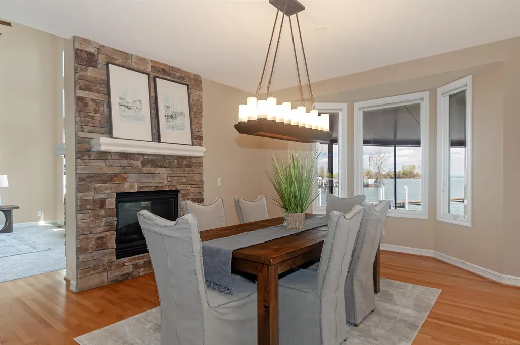 41614 Conger Bay Street Harrison Charter Township MI 48045