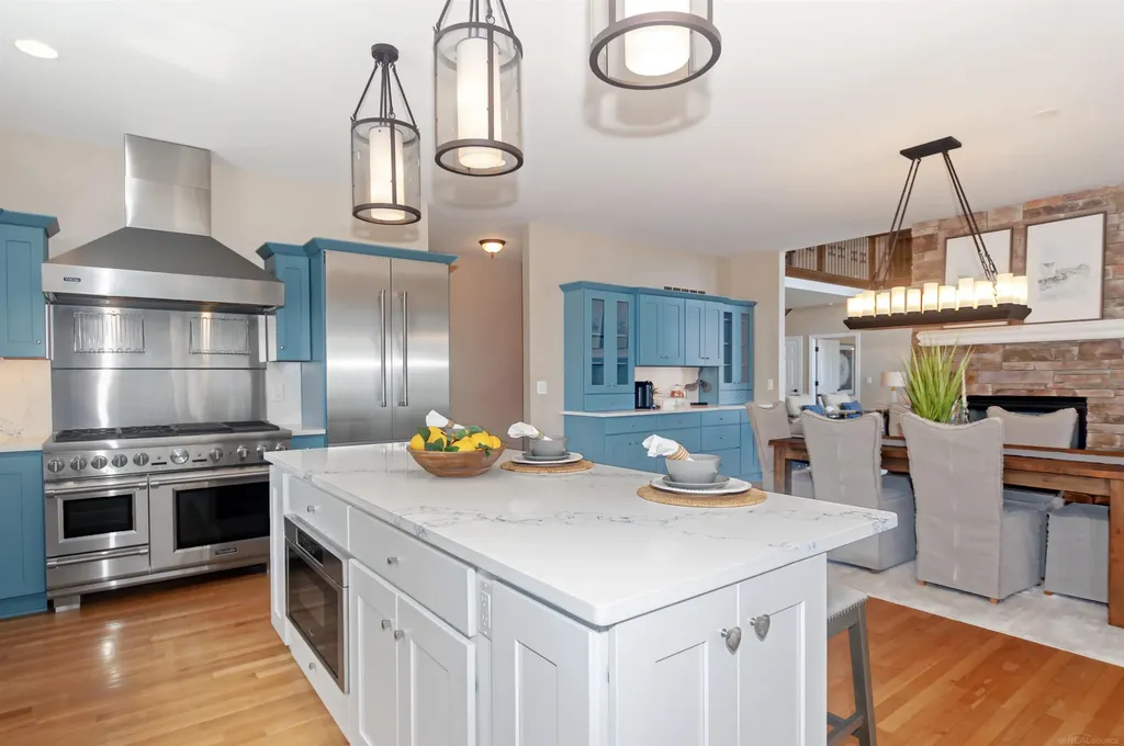 41614 Conger Bay Street Harrison Charter Township MI 48045